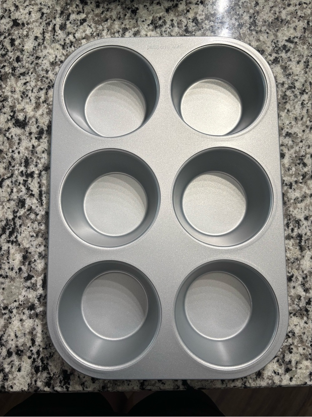 The Pampered Chef 6-Cup Muffin Pan - Silver Gray